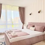 In Sunny Island Complex Aparthotel Chernomorets