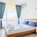 In Sunny Island Complex Aparthotel 4*