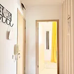 In Sunny Island Complex تشيرنوموريتس
