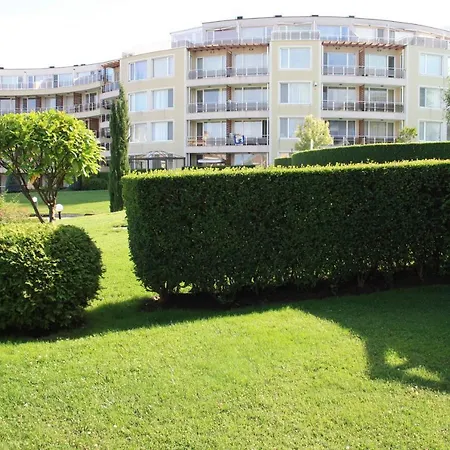 In Sunny Island Complex Aparthotel Chernomorets