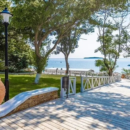 Aparthotel In Sunny Island Complex Chernomorets