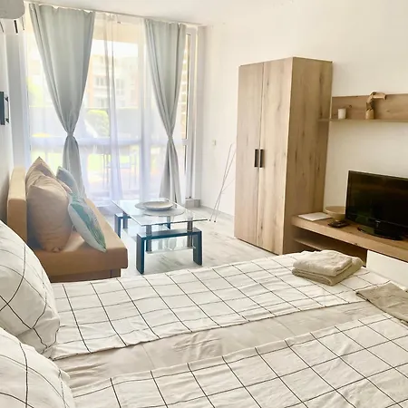 Aparthotel In Sunny Island Complex