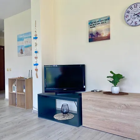In Sunny Island Complex Aparthotel Chernomorets
