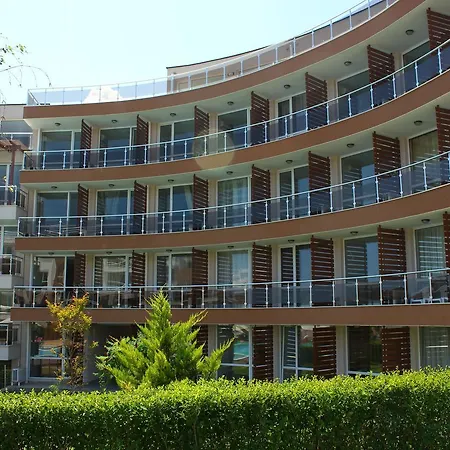 In Sunny Island Complex Aparthotel Chernomorets