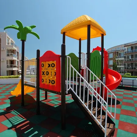 In Sunny Island Complex Aparthotel Chernomorets