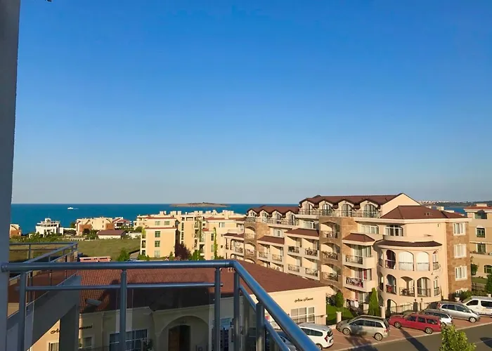 Aparthotel In Sunny Island Complex