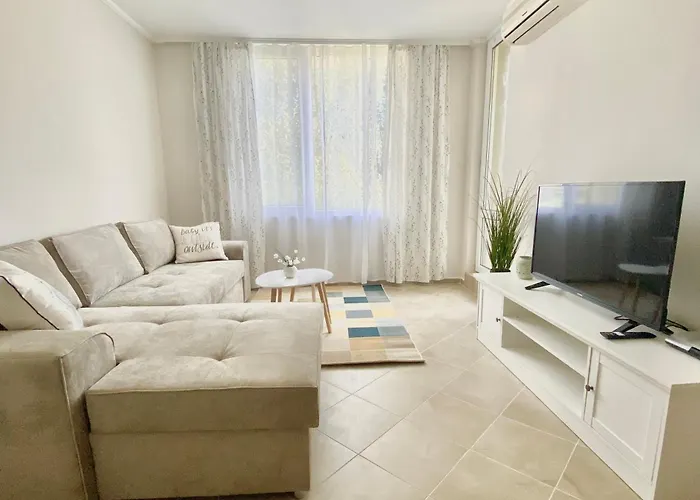 In Sunny Island Complex Τσερνομόρετς