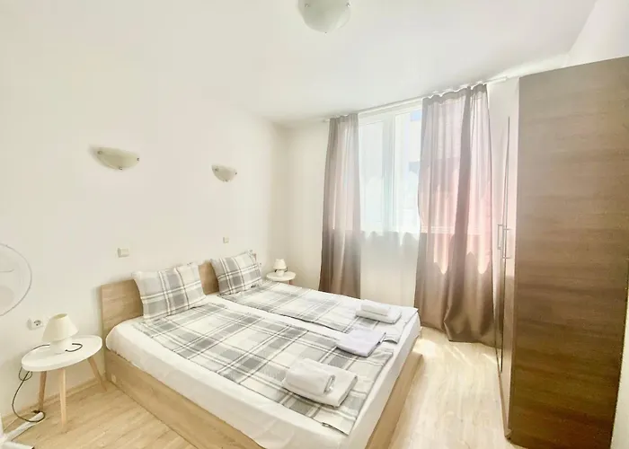 In Sunny Island Complex 公寓式酒店 4*