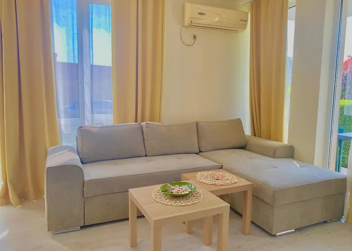 In Sunny Island Complex Τσερνομόρετς