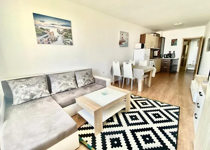 In Sunny Island Complex Τσερνομόρετς