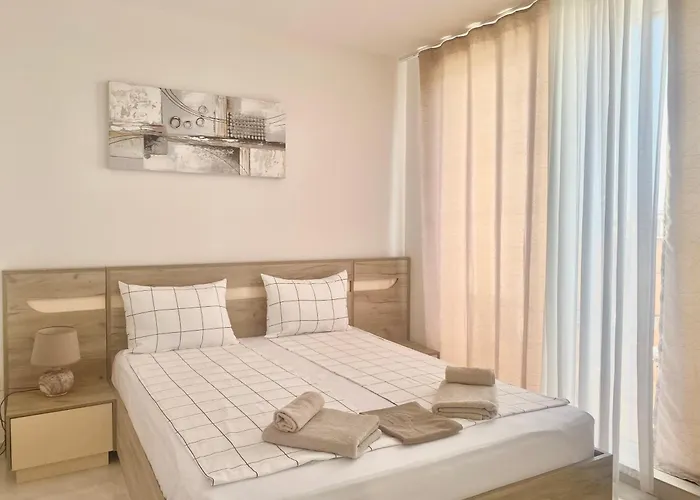 Aparthotel In Sunny Island Complex