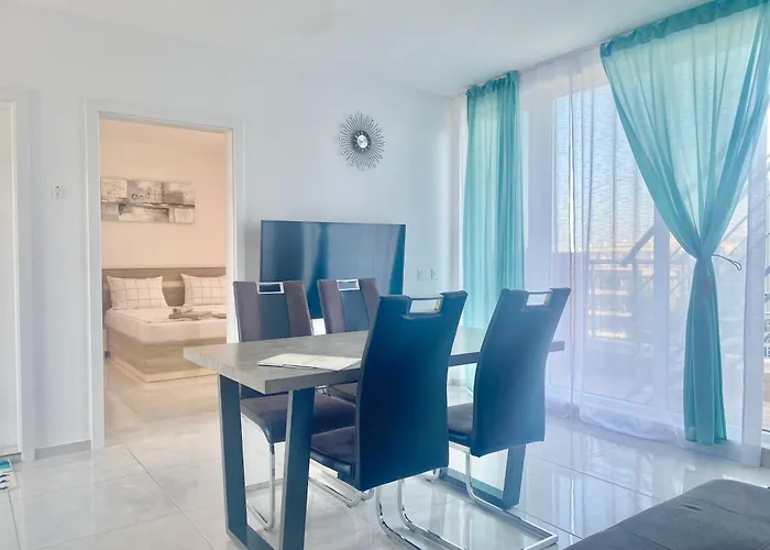 In Sunny Island Complex Τσερνομόρετς