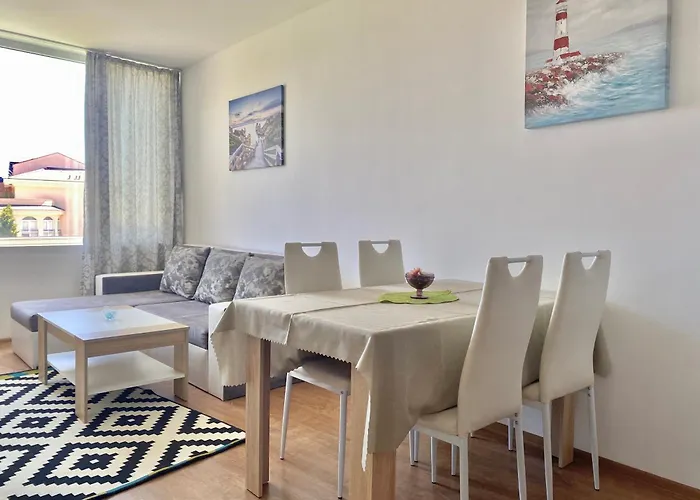 In Sunny Island Complex 4* Τσερνομόρετς