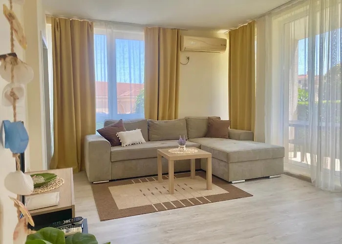 In Sunny Island Complex 公寓式酒店 切尔诺莫雷茨