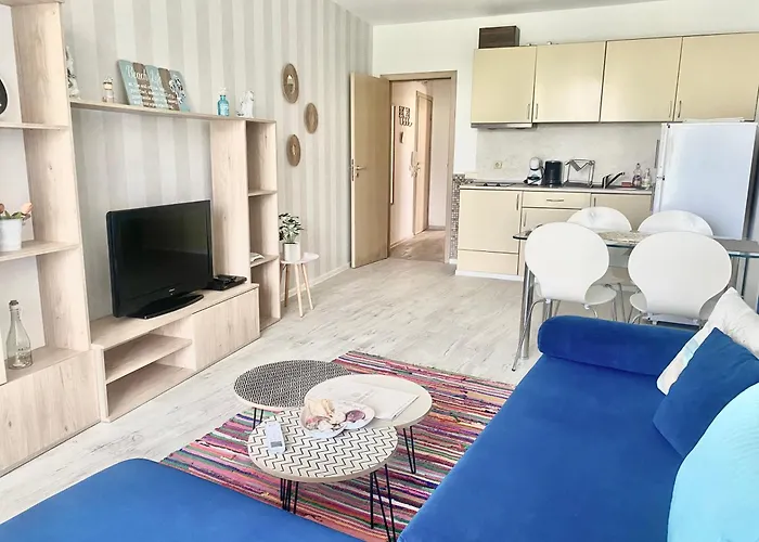 In Sunny Island Complex 公寓式酒店 切尔诺莫雷茨