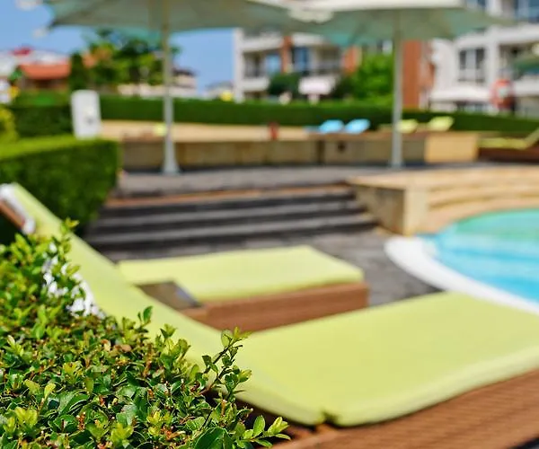 In Sunny Island Complex Τσερνομόρετς